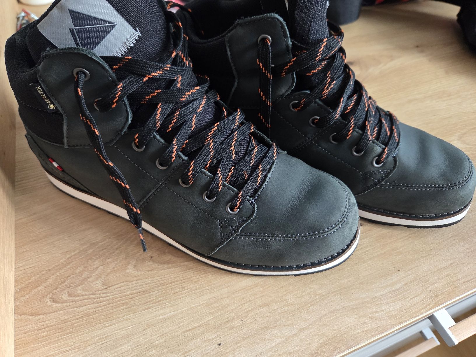 Dachstein Scarpe da uomo: Dachstein Halbschuhe Gore-Tex Grösse 41 dunkelgrau – Usato da Oberbipp venduto da sva_vrf8