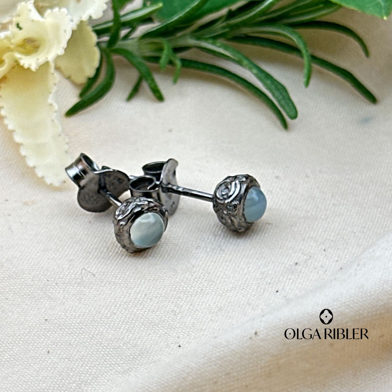 Olga Ribler Orecchini pendenti & Orecchini a lobo: Ohrstecker mit Chalcedon, Silber rhodiniert – Nuovo (secondo la descrizione) da Luzern venduto da MonikaS03