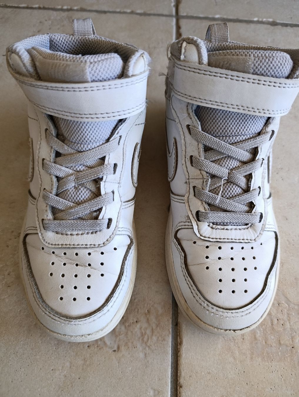 Nike Schuhe für Jungen: BASKETS NIKE CUIR 28  – Gebraucht aus Sierre von shirley04 1