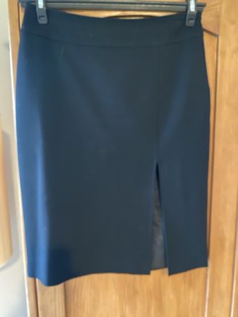 Eleganter Bleistiftrock Gr. 38, schwarz mit Schlitz vorne