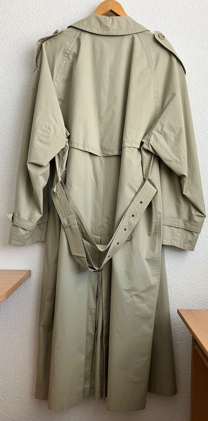 Bugatti Cappotti: Bugatti Trenchcoat, Gr. 52, neuwertig – Usato da Diepoldsau venduto da mabeapt 2