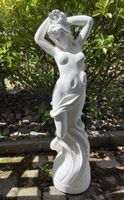 Gipsfigur „Nackte Schönheit“