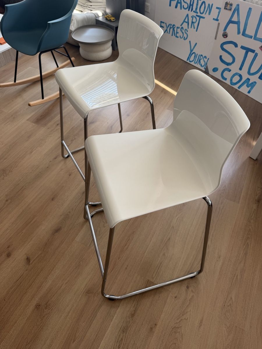 Chaises hautes: Bar chairs 2x White – Neuf (Voir description) à Lausanne par yan_6bmg 2