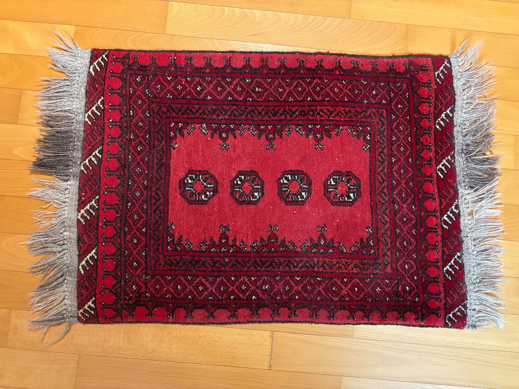 Teppiche: Roter Teppich mit Fransen – Gebraucht aus Sins von sinserin