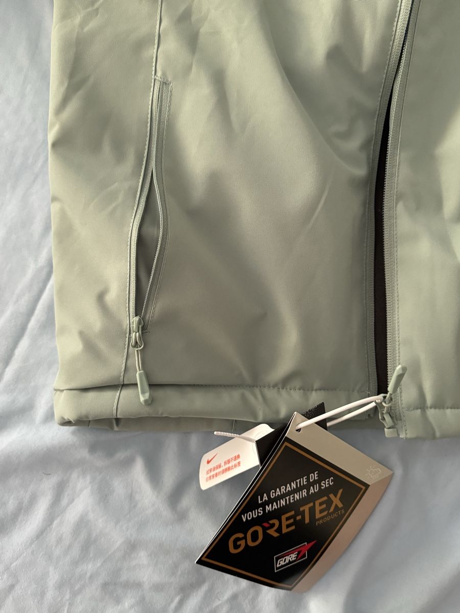 Nike Giacche: Neue Nike Brasilien Jacke – Nuovo e nell'imballaggio originale da Biel/Bienne venduto da Be_03 3