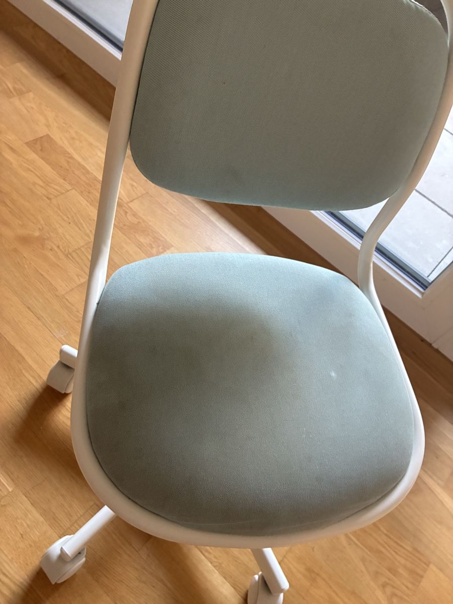 Ikea Sedie: Ikea Kinder Bürostuhl mit Rollen weiss hellblau – Usato da Basel venduto da leonharda 2