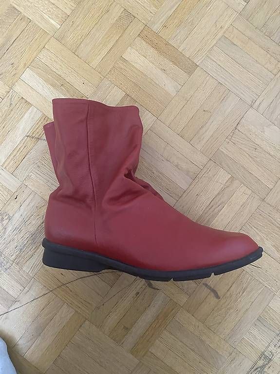 Damenschuhe: Rote Lederstiefelletten – Gebraucht aus Laufen von Looc_ 2