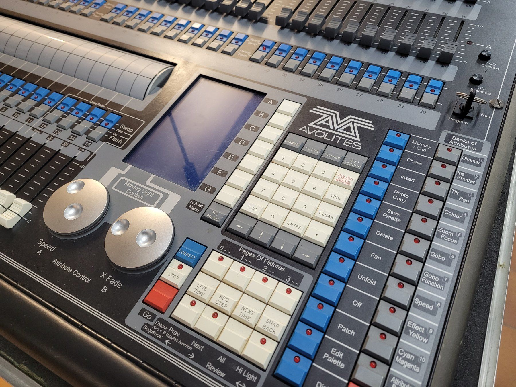 Mischpulte: Avolites Pearl 2004 Licht Mischpult inklusive Case – Gebraucht aus Vitznau von Night-Fire 7