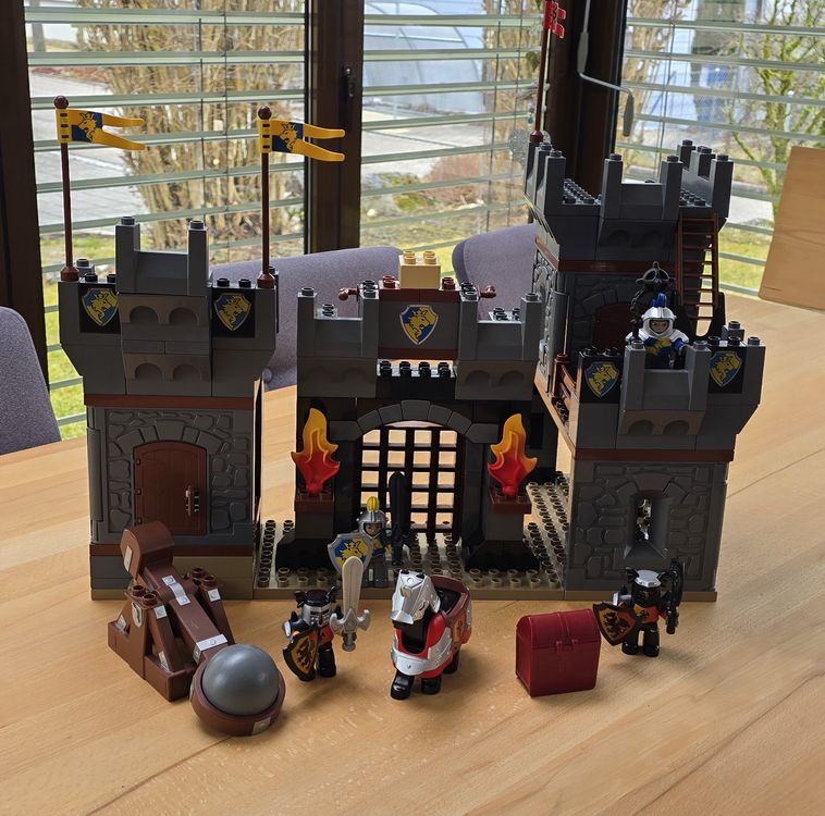 Lego Ritterburg, komplett, mit Zubehör zu verkaufen! (Gebraucht) in ...