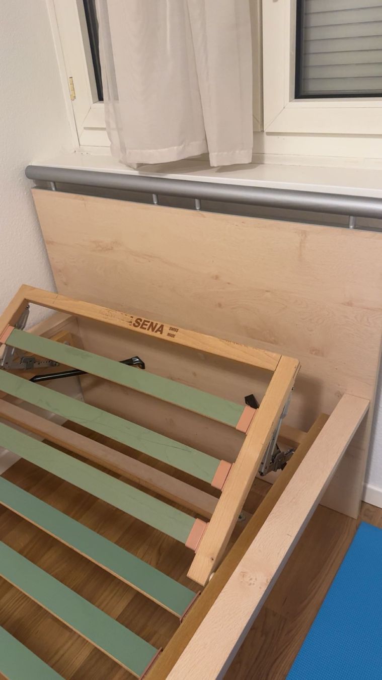Letti: Holzbett aus Holz mit Nachttisch – Usato da Zürich venduto da yoh_yt9c 1