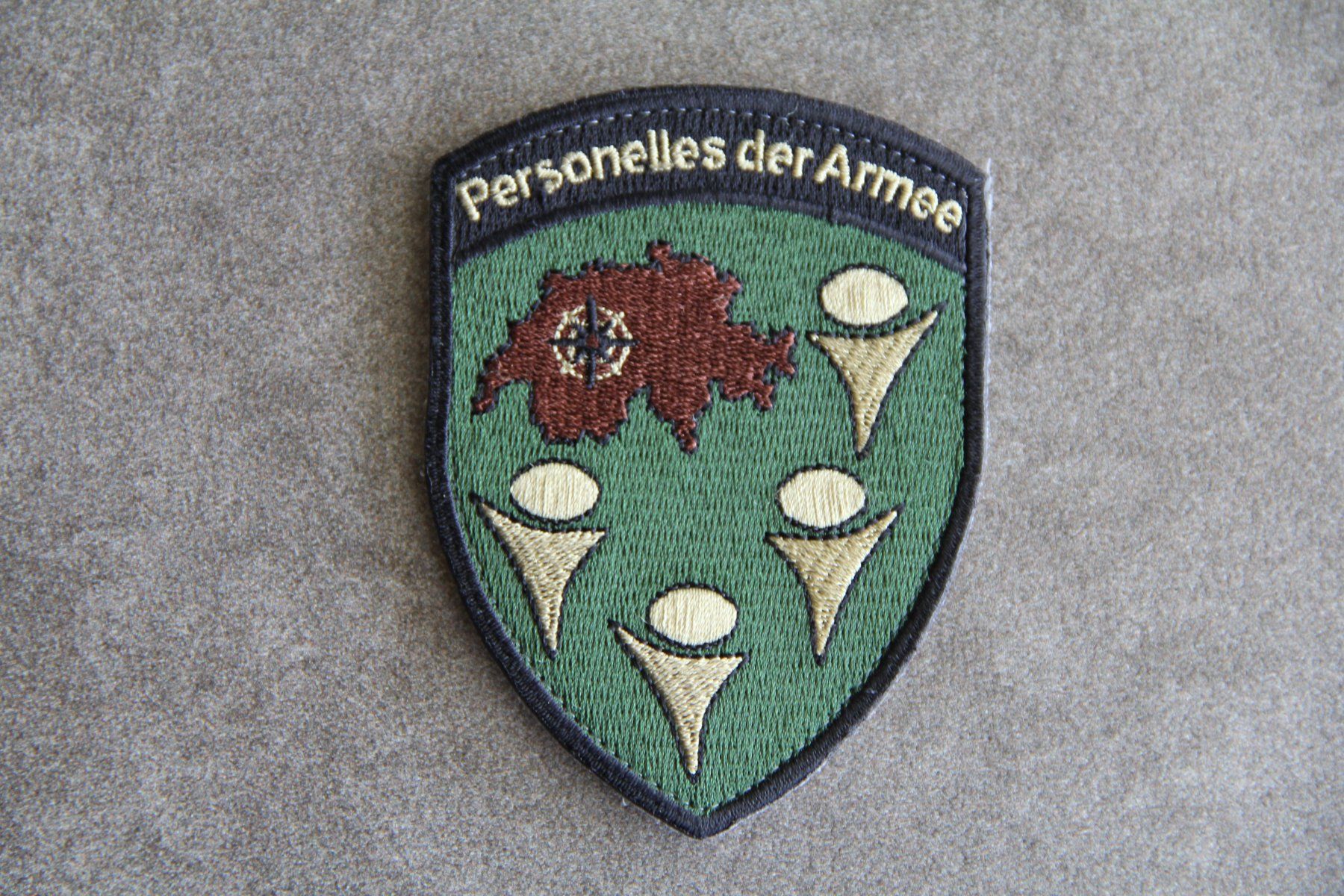 Schweizer Armee Plaketten & Abzeichen: Personelles der Armee, Badge mit Klett – Gebraucht aus Belp von Tomsek