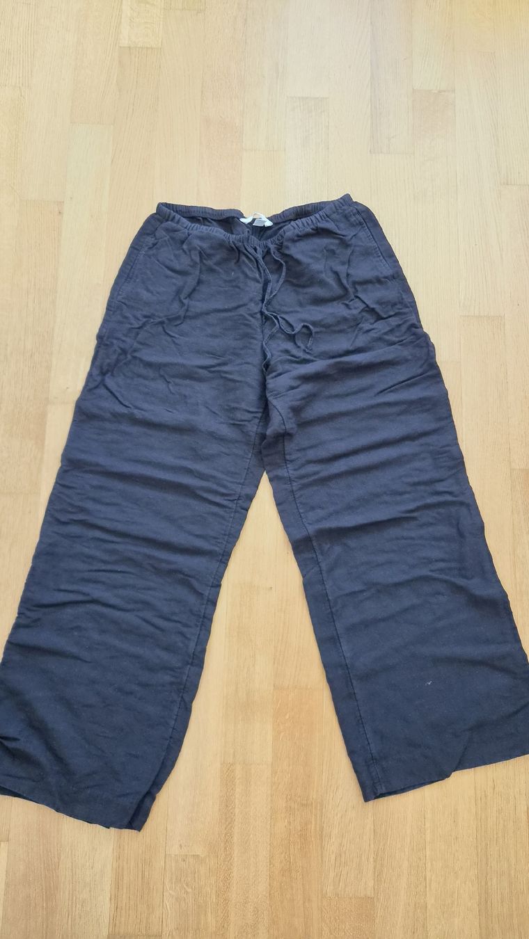 H&M Pantaloni: Stoffhose H&M schwarz  – Usato da Wetzikon ZH venduto da ELIVNE