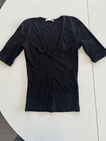 Schwarzes Shirt V-Ausschnitt Kurzarm Grösse S guter Zustand