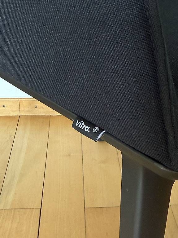 Vitra Sedie: Vitra Softshell Stuhl schwarz – Usato da Winterthur venduto da linanila 1