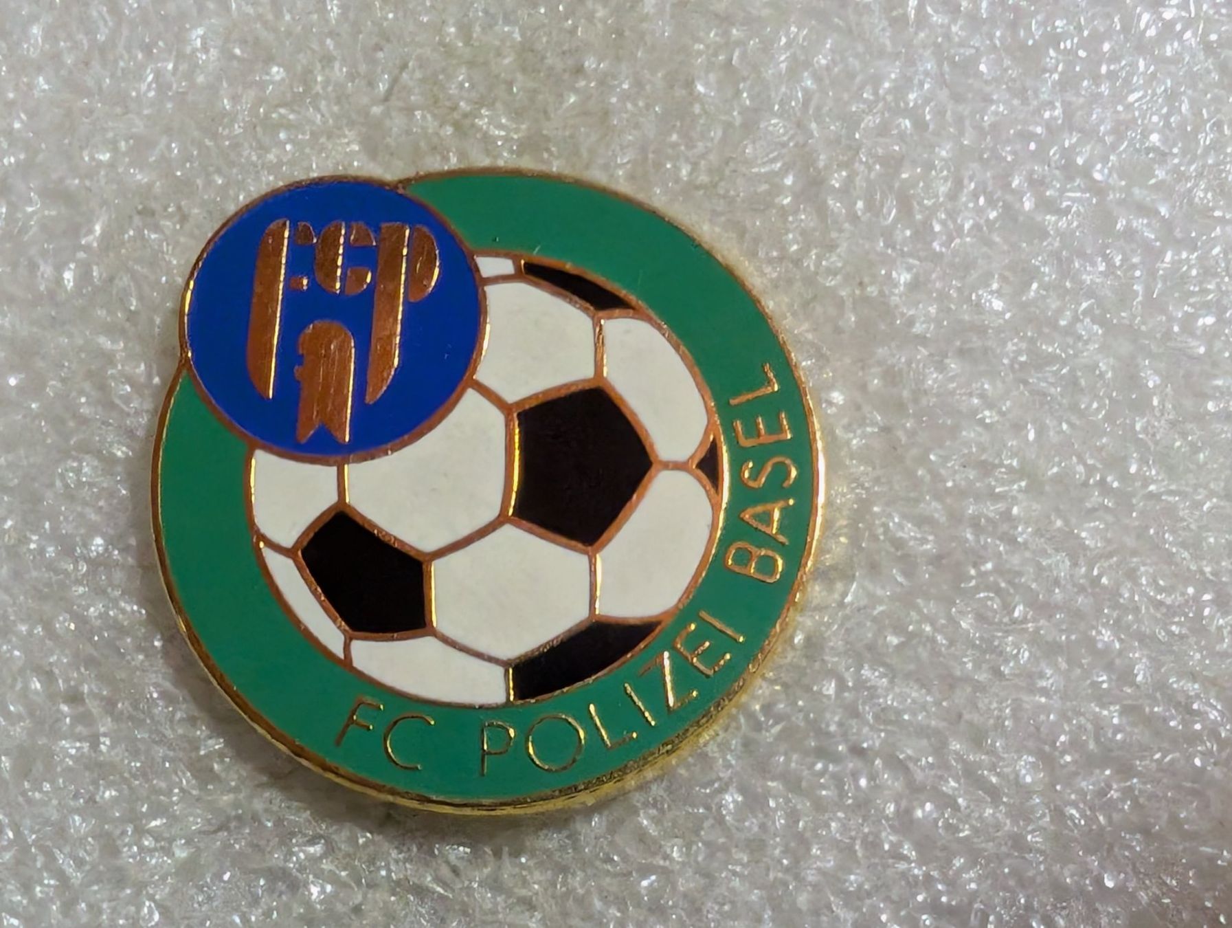 Placchette & Badge: Ansteckpin 243: FC Polizei Basel – Usato da Oppligen venduto da Pin-Fall-Shop