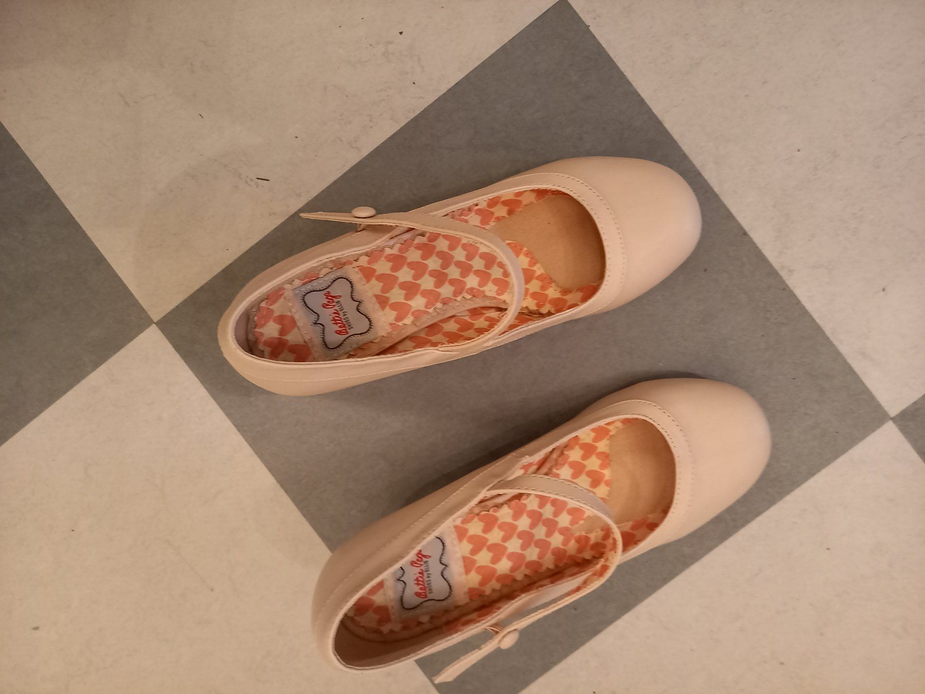 Scarpe da donna: Pumps in Beige look 50er – Nuovo (secondo la descrizione) da Basel venduto da bobbylein