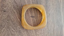 bracelet en résine brun miel (3ème en bas)