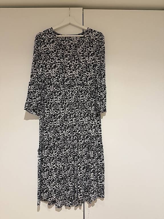 Kleider: Maxi Kleid in Schwarz/Weiss Blumenmuster Gr. M – Gebraucht aus Rotkreuz von nic_h8xy 1