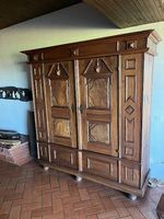 Barock- bzw. frühen Biedermeier-Schrank