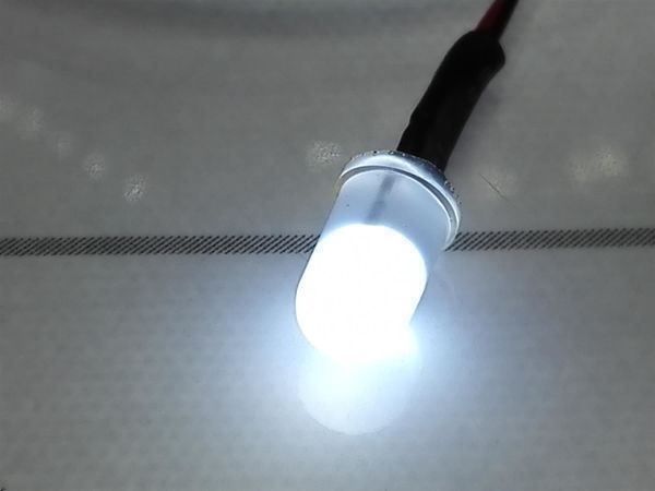 Componenti elettronici: LED 5mm, diffus kaltweiss, verkabelt 12V – Nuovo (secondo la descrizione) da Luzern venduto da Salefactory 1