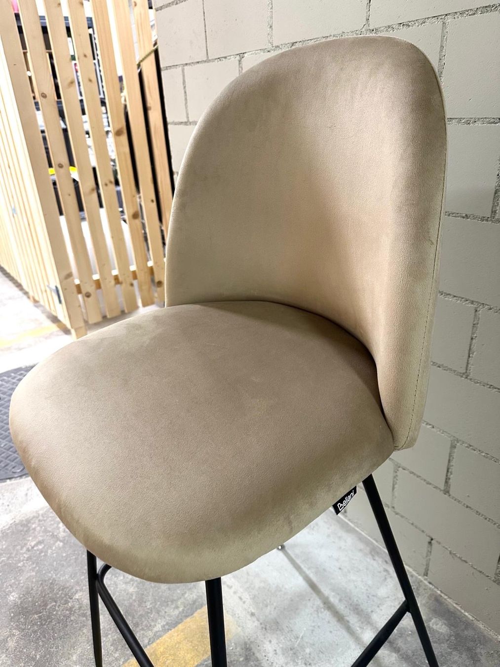 Beliani Sedie: Set mit 2 Barstühlen ARCOLA Samtstoff Taupe – Nuovo (secondo la descrizione) da Zürich venduto da igo_jvb5 2
