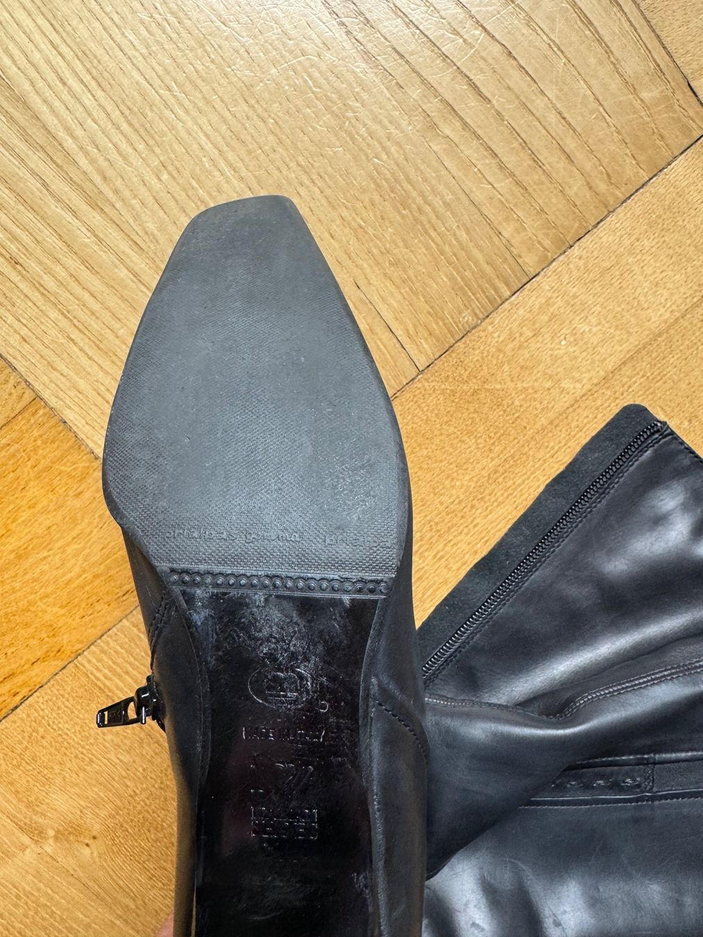 Damenschuhe: Bottes d'hiver en cuir noir taille 37 – Gebraucht aus Genève von brigantium 2
