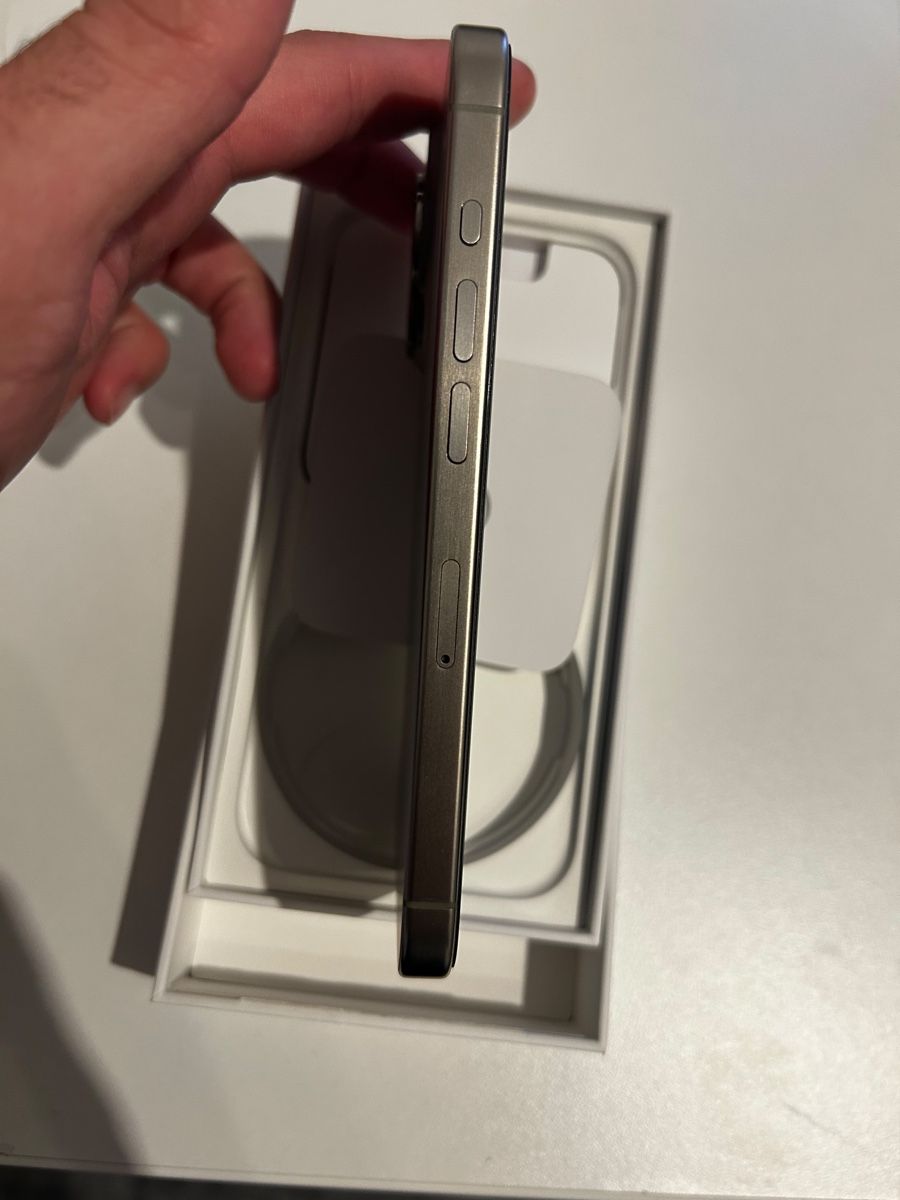 Apple Portables: iPhone 15 Pro Custodie Accessori – D'occasion à Cugnasco par Vuencx1 2