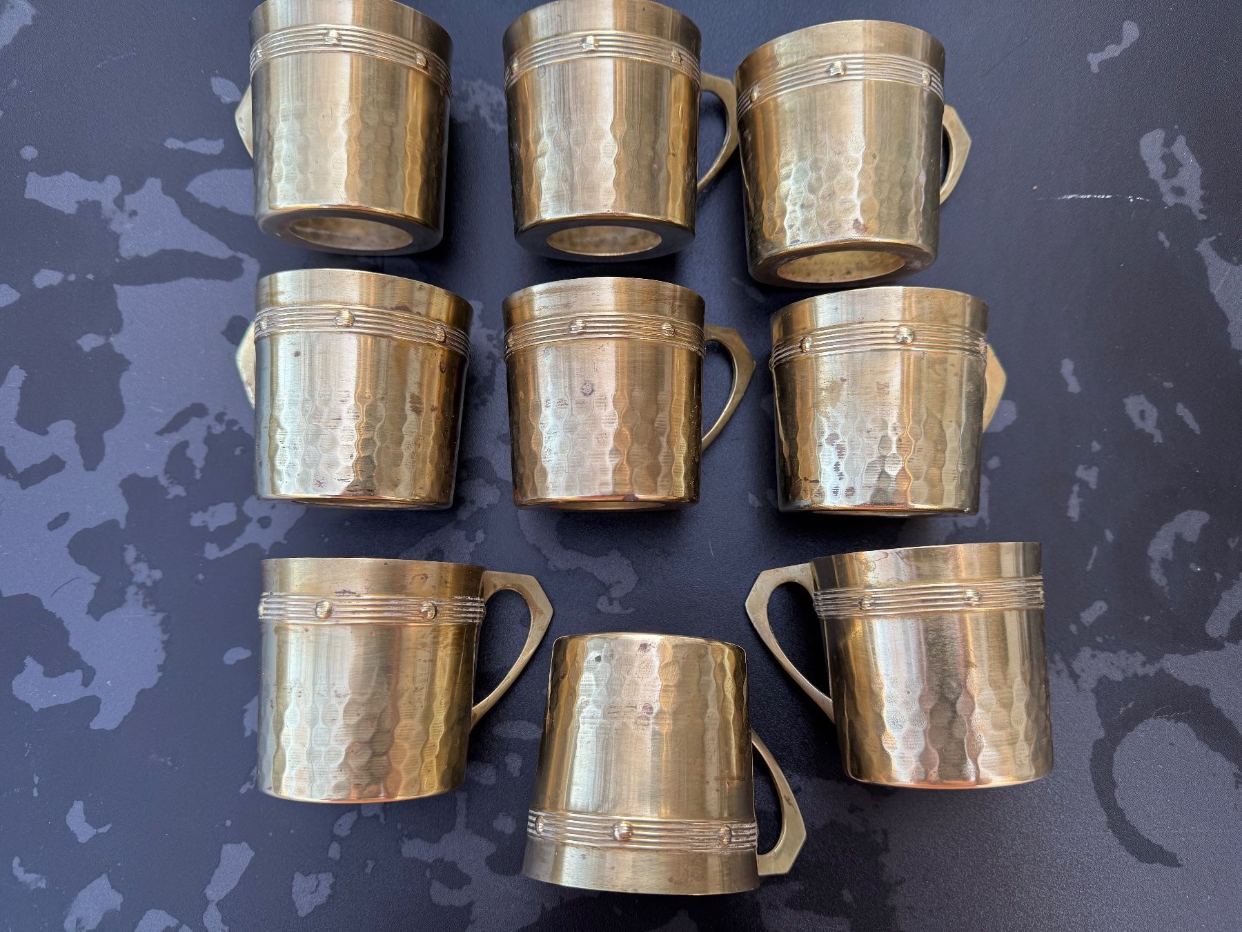 Set di piatti: Art Deco Tee Gläser, handgeschilffen,  in Messing Haltern – Usato da Zürich venduto da Husopaska 9