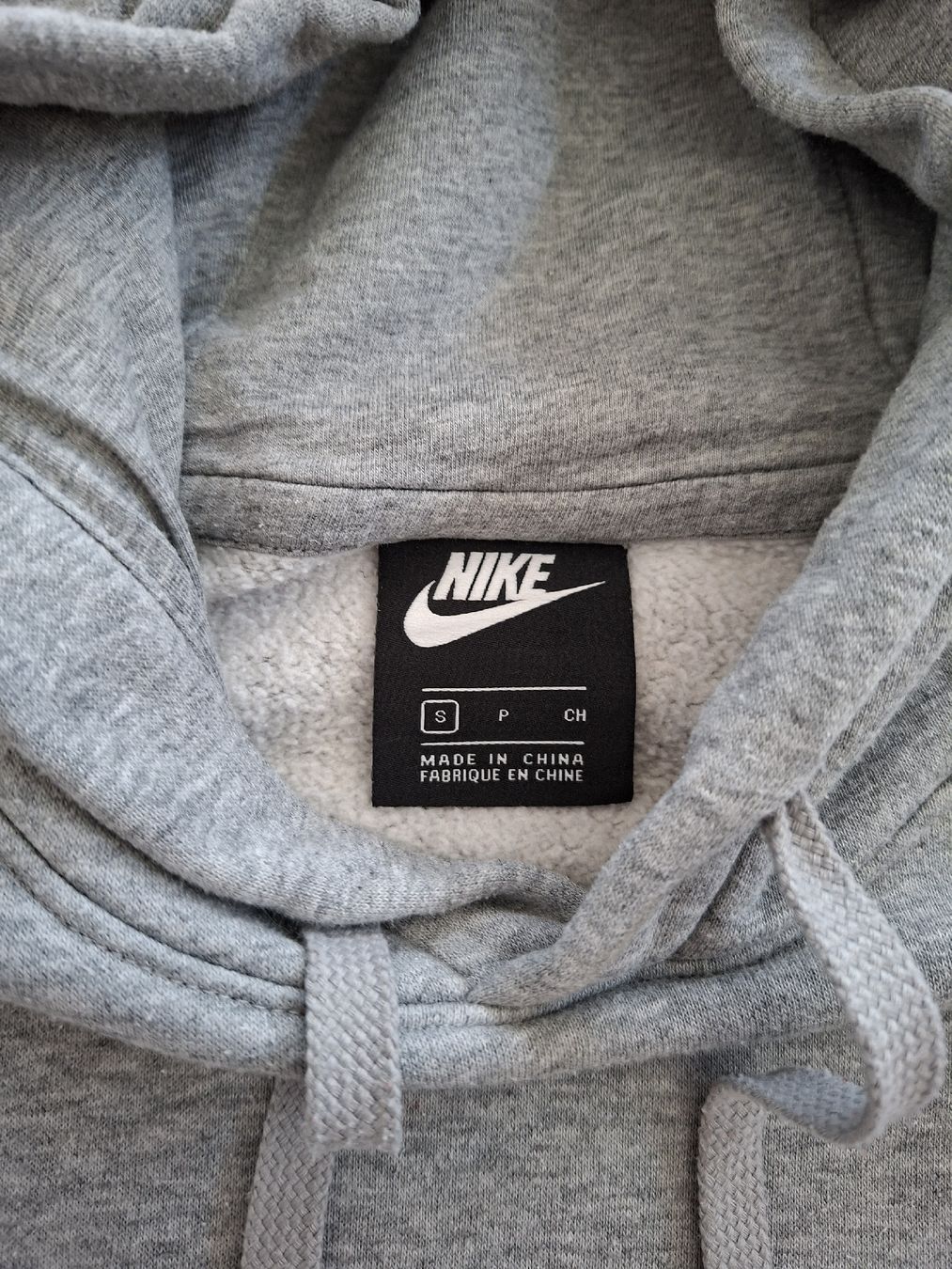 Nike Pullover & Sweatshirts: Pull Nike gris, taille S - idéal pour l'automne! – Gebraucht aus Renens VD von ser_j2fn 2