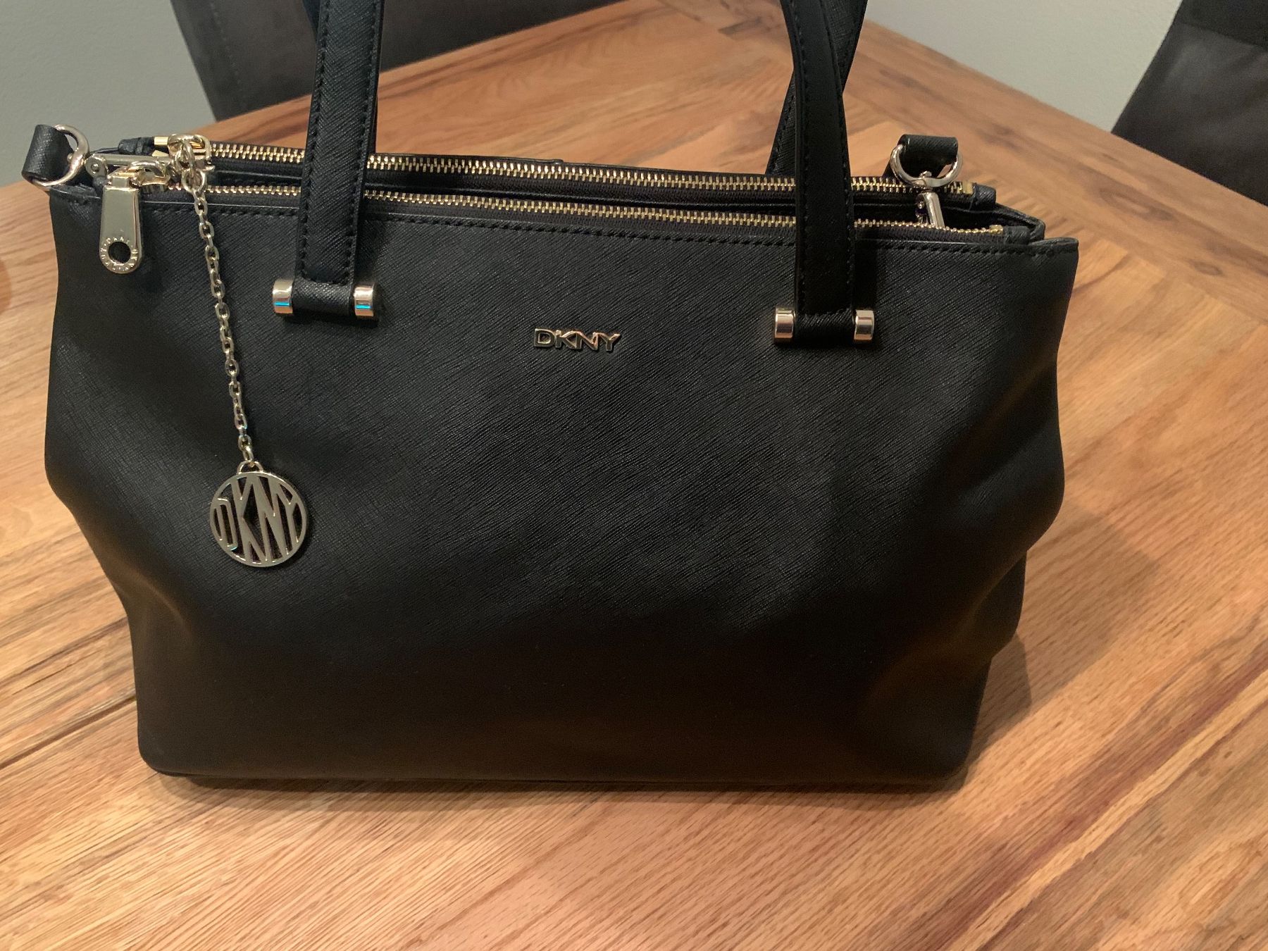 DKNY Taschen für Damen: DKNY Donna Karan Tasche – Gebraucht aus Volketswil von see_real33