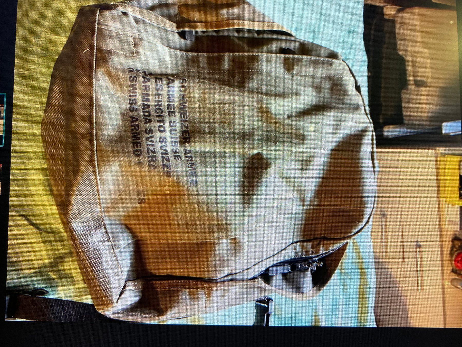 Schweizer Armee Rucksäcke: Tages Rucksack CH-Armee – Gebraucht aus Hoeri von remove