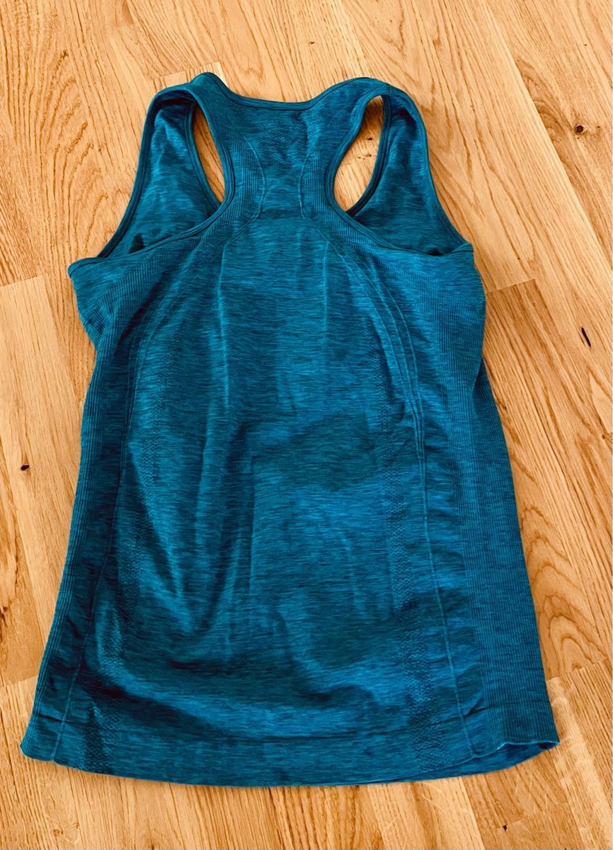 H&M Tops: Fitness Top L mit integriertem Bustier – Neu (gemäss Beschreibung) aus Wittenbach von sambuk 1