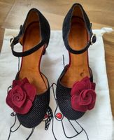Schwarze Pumps mit Beutel von Chie Mihara, Gr. 35