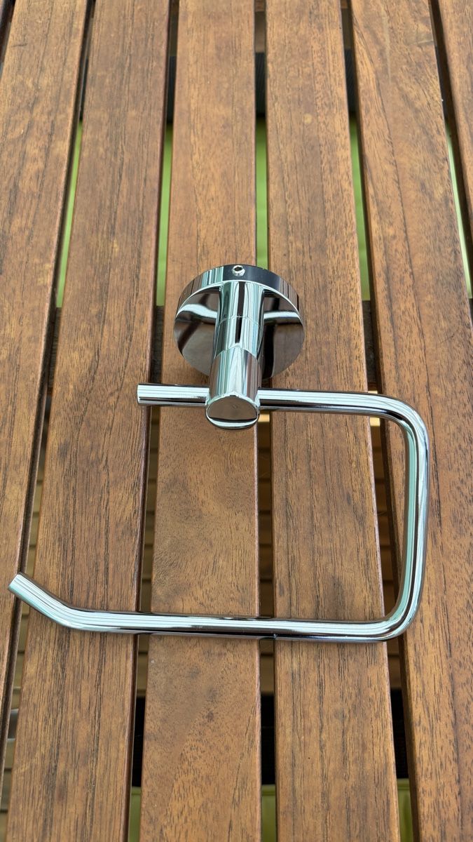 Autres accessoires pour la salle de bain: Toilettenpapierhalter, neu – Neuf avec emballage d'origine à Hettlingen par AidaNova