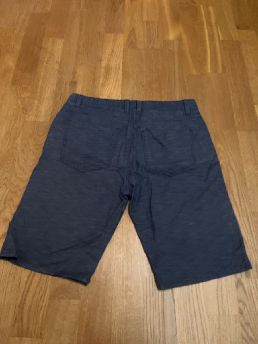 Calvin Klein Pantalons: Calvin Klein Shorts – D'occasion à Bern par sel_2j9q 2