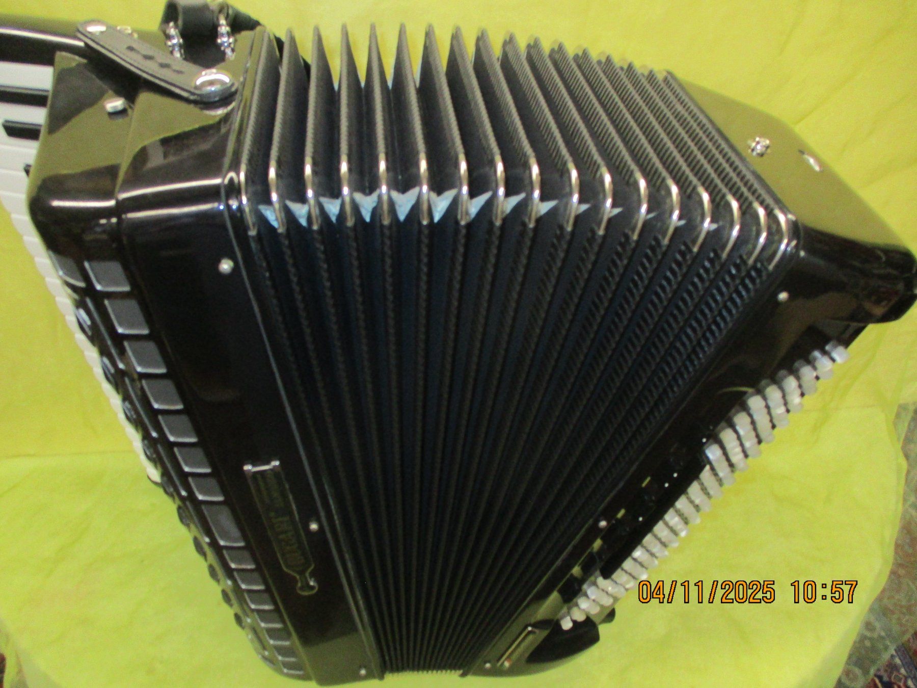 Strumenti musicali: Akkordeon Bugari/Accordia Converter – Usato da Jegenstorf venduto da Oktavio 4