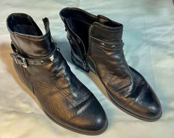 Damen Stiefeletten schwarz mit Nieten Grösse 38 gebraucht