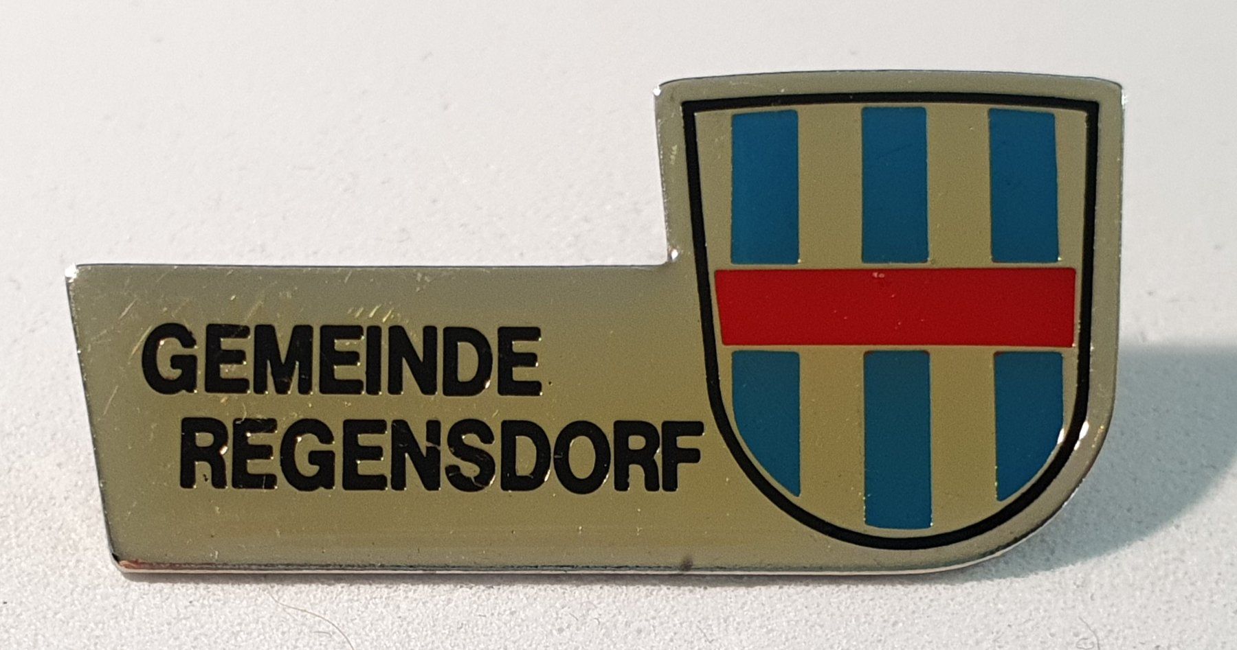 Plaketten & Abzeichen: AA144 - Pin Gemeinde Regensdorf  / Wappen  Nr. 420 – Gebraucht aus Reinach BL von Boston-Verkauf