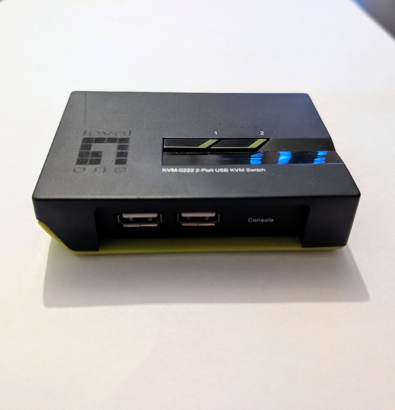 Laufwerke & Adapter: Level One KVM-0222 2-Port USB KVM Switch – Gebraucht aus Flumenthal von frfi