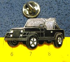 JEEP WRANGLER 4x4 OFF ROAD AUTO PIN ENAMEL SILBRIG