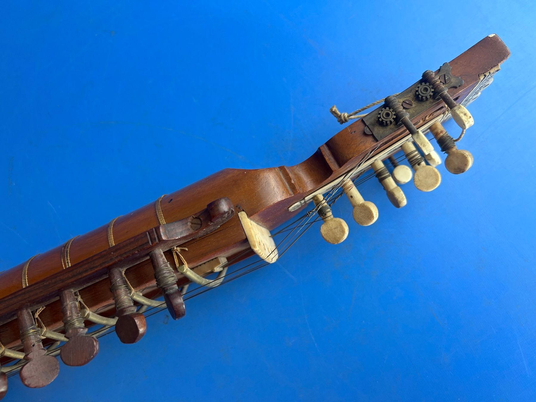 Strumenti musicali: Antikes Indisches Seiteninstrument – Usato da Unterengstringen venduto da Gustav03 5