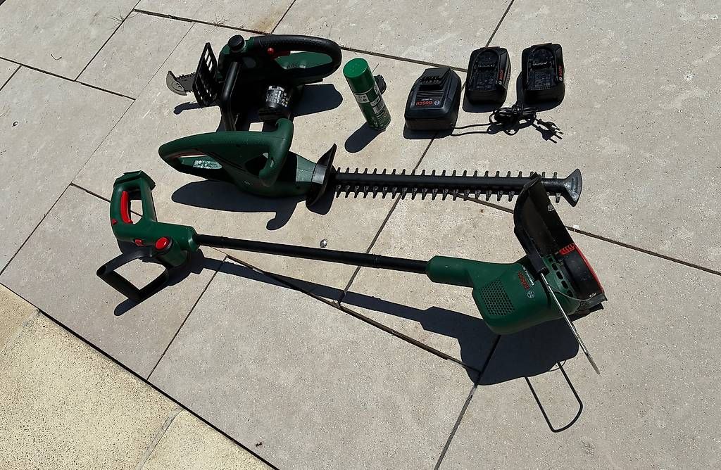 Bosch Tutti gli attrezzi: Ensemble d'outils de jardinage Bosch 18V – Usato da Bouveret venduto da uri_cq5w