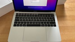 MacBook Pro 13 Zoll Space Gray 3.1GHz/8GB/256GB TouchBar