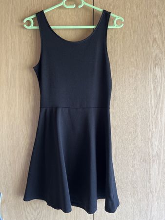 schwarzes Kleid, DIVIDED von H&M