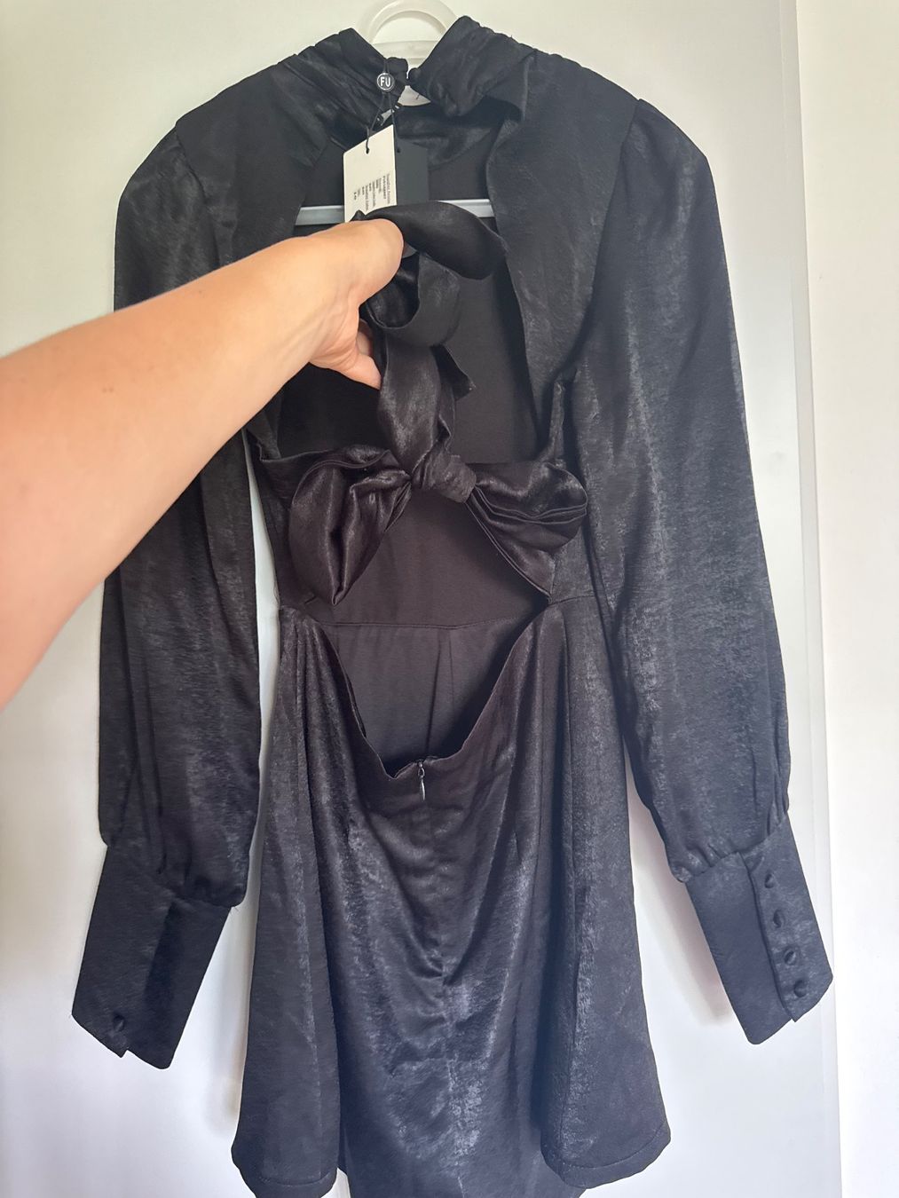 Jumpsuits: Ungetragener Jumpsuit schwarz mit Samtoptik, Grösse M – Neu und originalverpackt aus Aarau von Gulianora 5