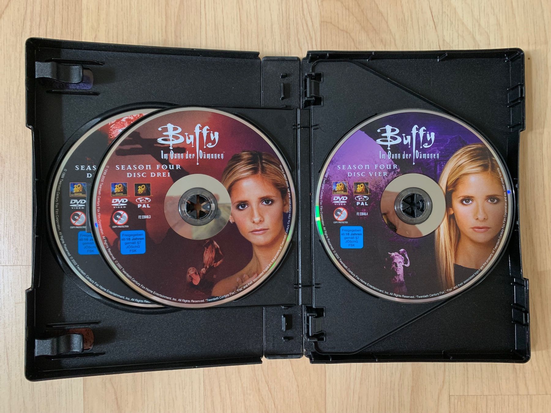 Alle DVDs: Buffy - Staffel 4 (DVD) – Gebraucht aus Sissach von BeetleMouse 4