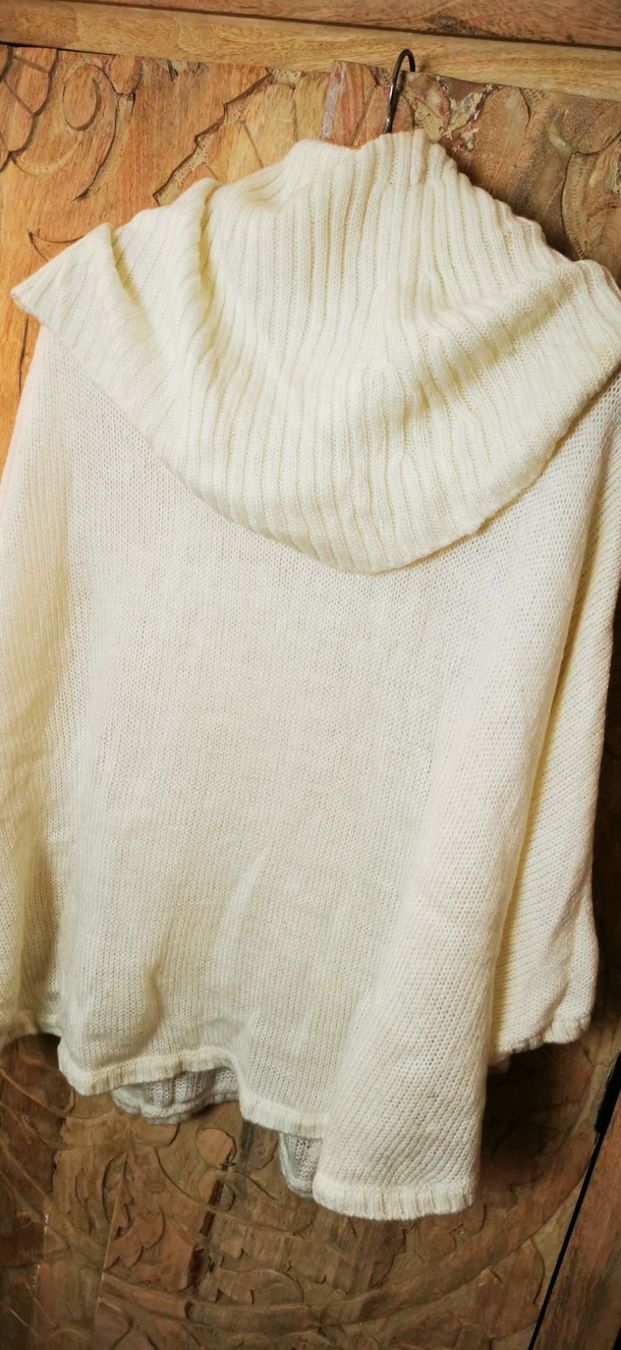 H&M Altro in Moda donna: H&M Strick-Poncho Off-White - S/M/L – Usato da Wettingen venduto da JasminL92 1