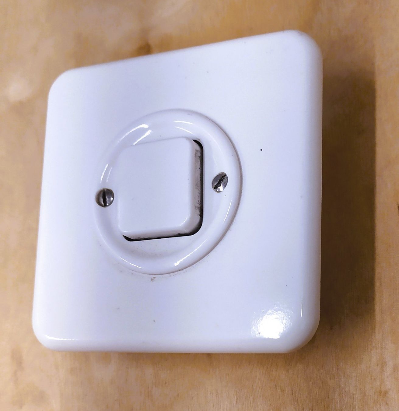 Interruttori: UP-Schalter SCH3 weiss - Interrupter SCH3 UP blanc – Usato da Salgesch venduto da mdue-mdue