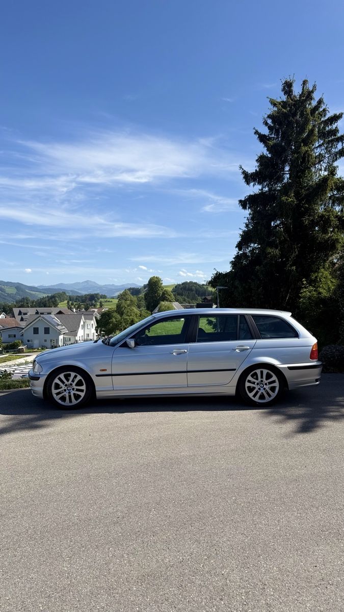 BMW Automobili: BMW 320i Touring Ab MFK – Usato da Bazenheid venduto da lac_j2b5 2