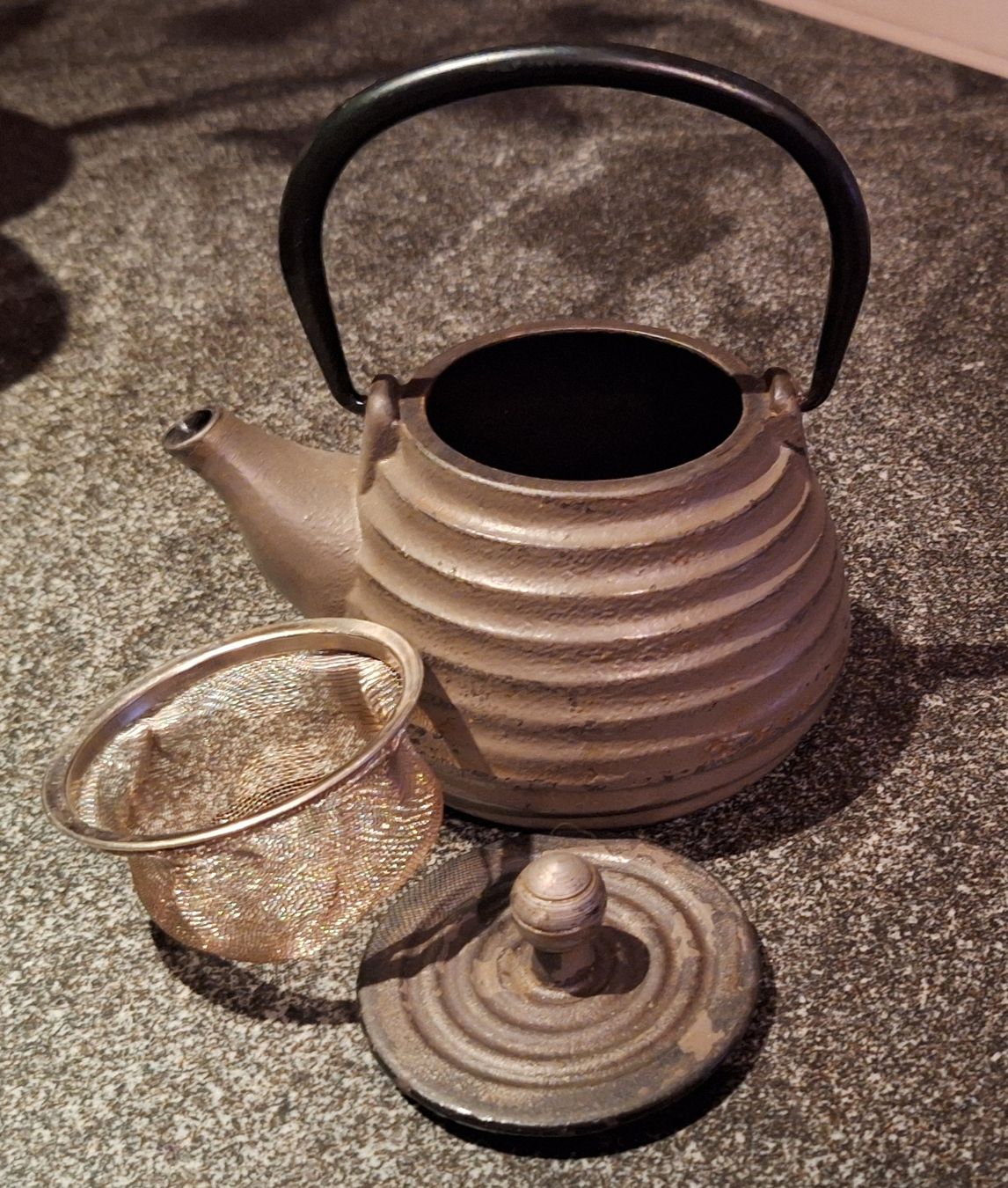 Teiere: Ancienne théière en fonte – Usato da Monthey venduto da ditty 3